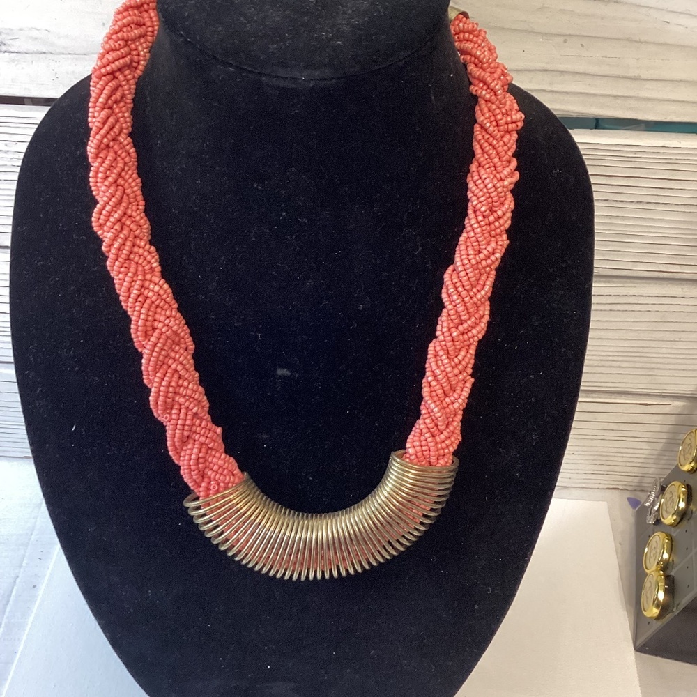 LEAF STATEMENT NECKLACE - Picture 7 of 11